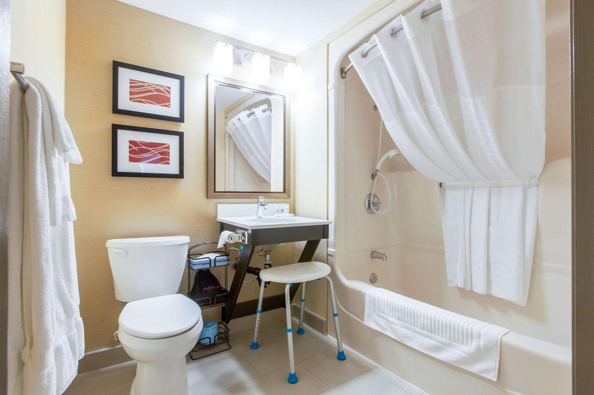 Comfort Inn Chatham-Kent Екстериор снимка