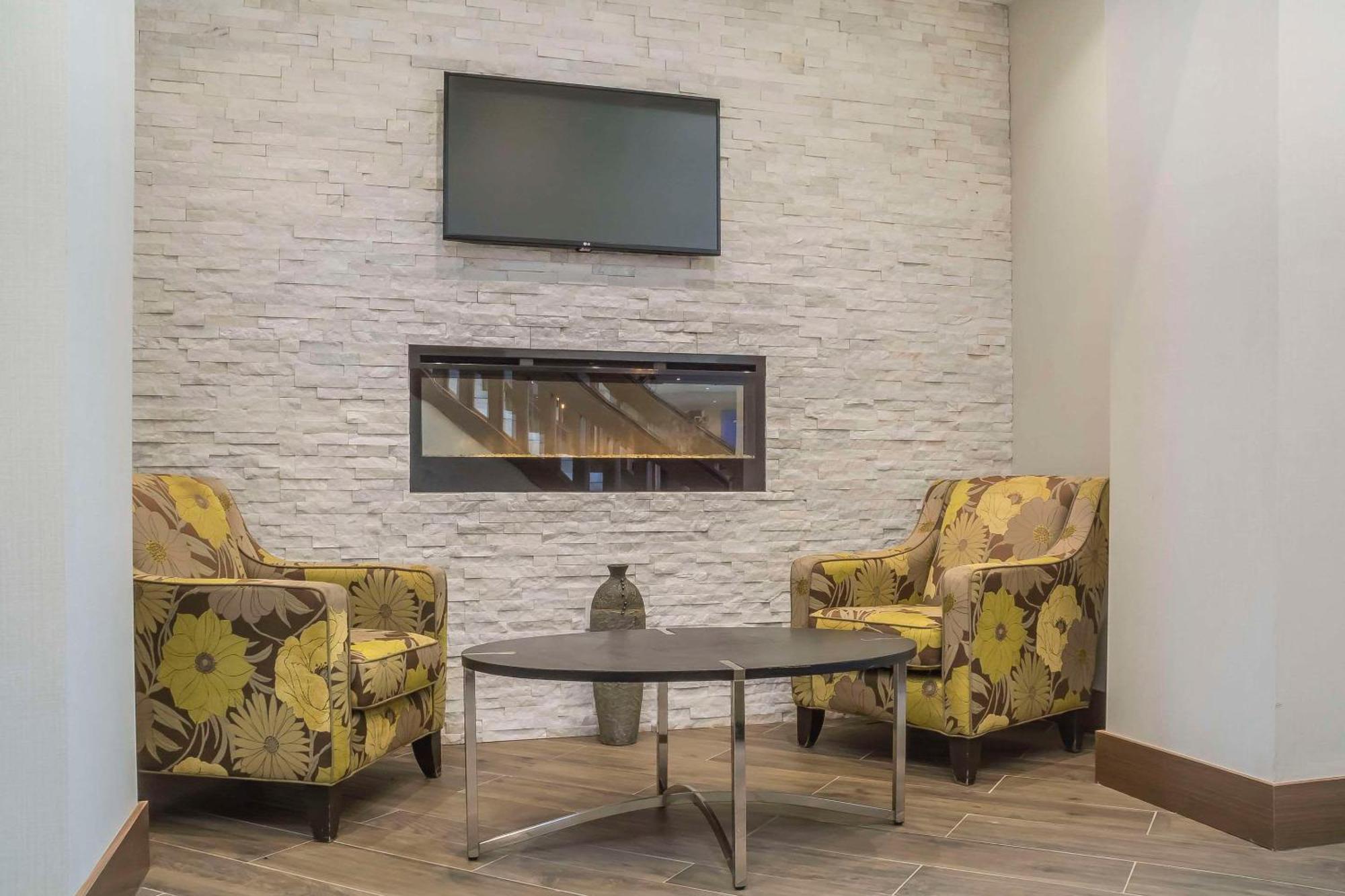 Comfort Inn Chatham-Kent Екстериор снимка