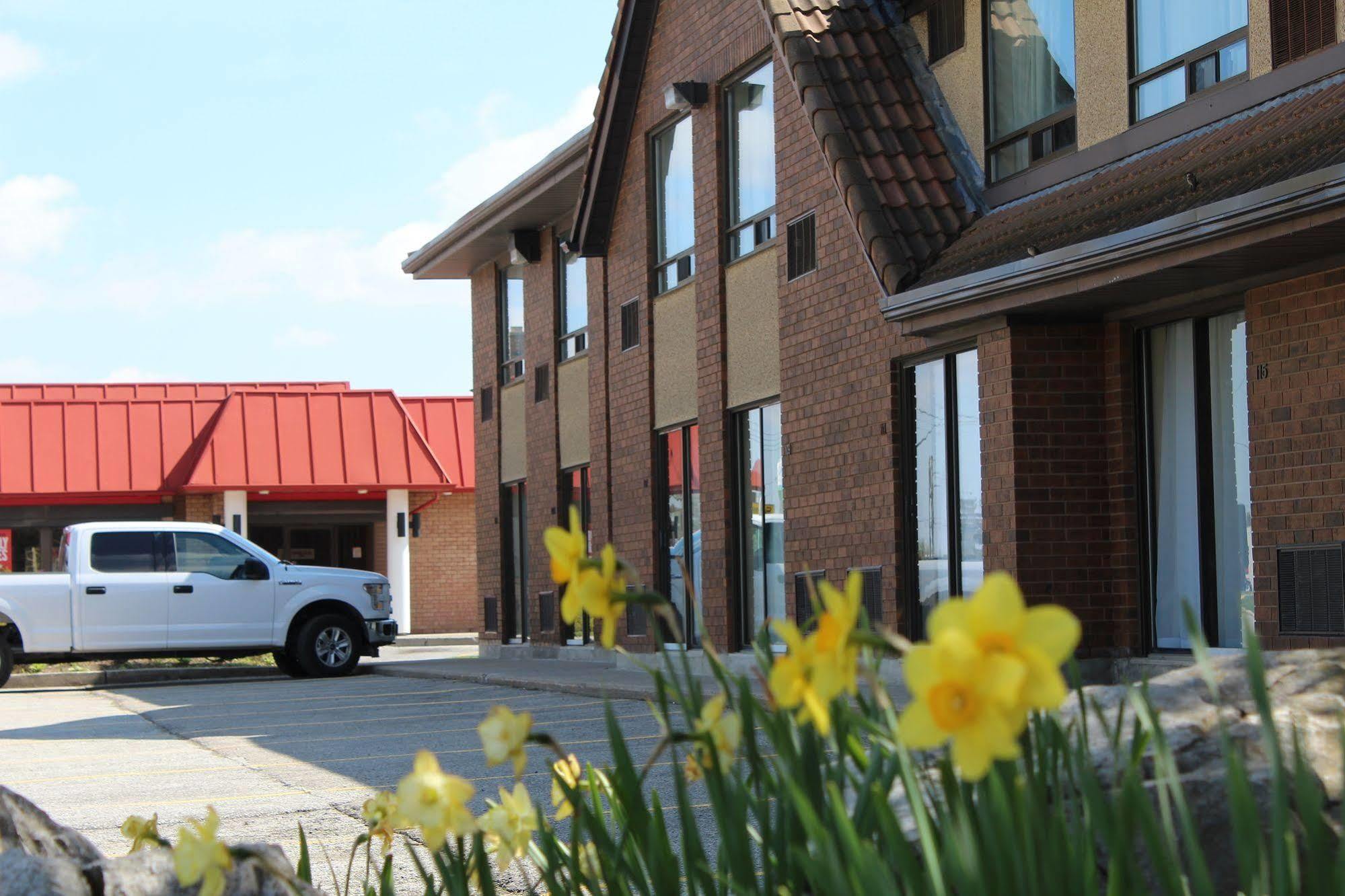 Comfort Inn Chatham-Kent Екстериор снимка